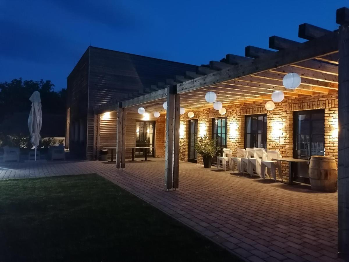 Panorama Birtok - Wellness Panzio, Konferencia Es Rendezvenykoezpont Bed & Breakfast Gyorujbarat Ngoại thất bức ảnh