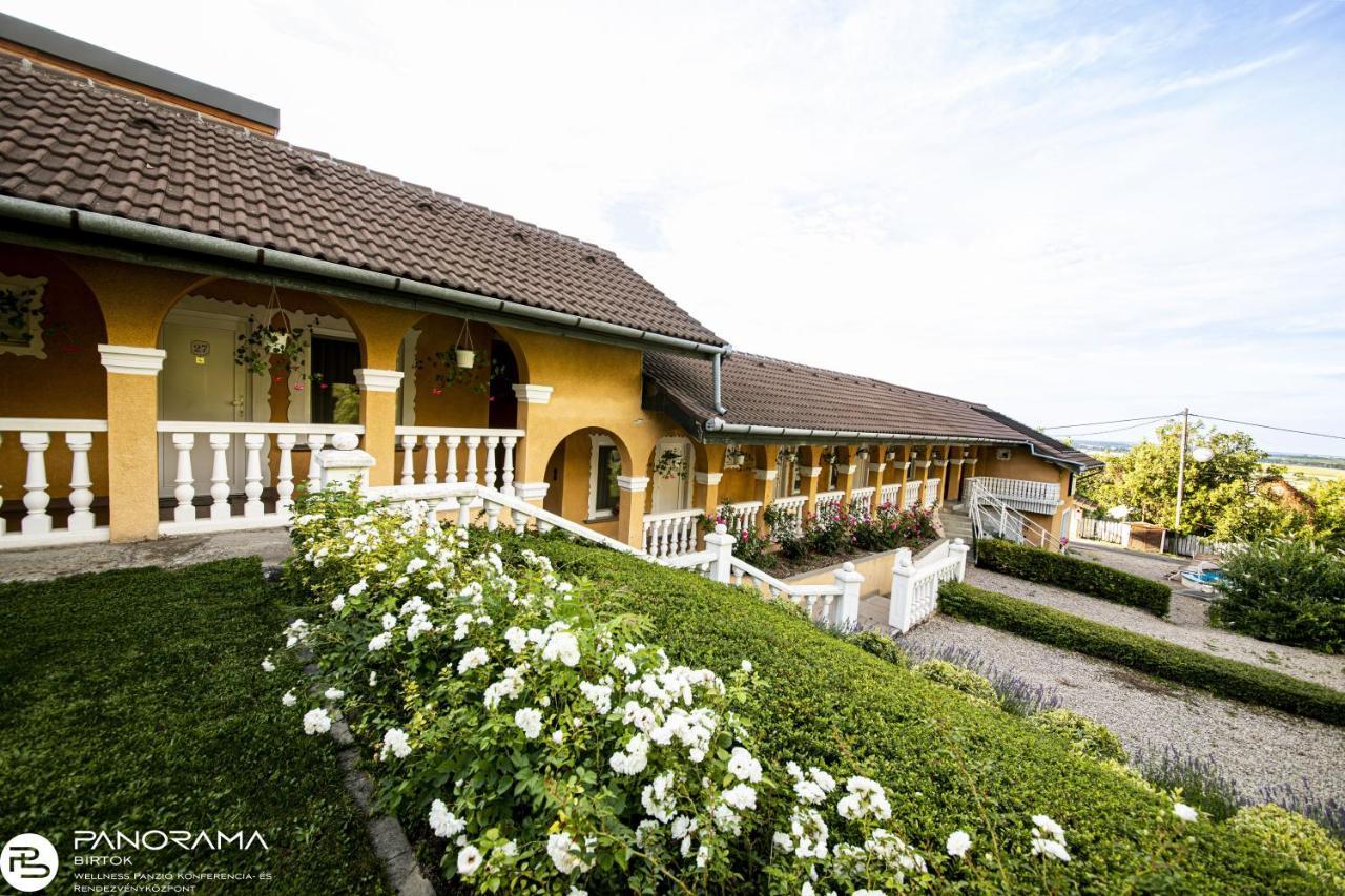 Panorama Birtok - Wellness Panzio, Konferencia Es Rendezvenykoezpont Bed & Breakfast Gyorujbarat Ngoại thất bức ảnh