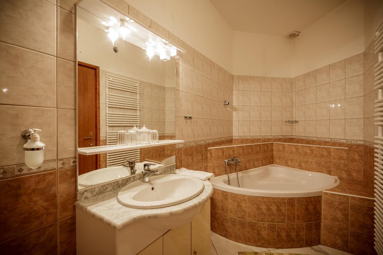 Panorama Birtok - Wellness Panzio, Konferencia Es Rendezvenykoezpont Bed & Breakfast Gyorujbarat Ngoại thất bức ảnh